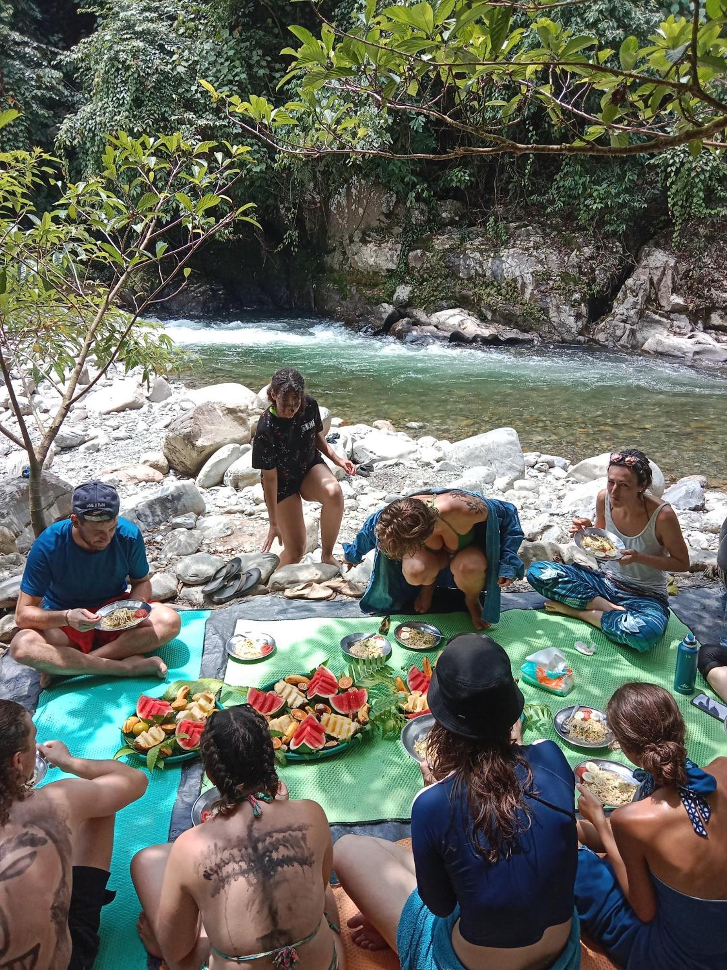 Jungle Life Guest House - Trekking & Transport Only Book With Us Bukit Lawang Eksteriør bilde